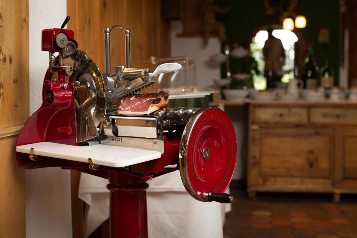 Hotel Restaurant Vinothek LAMM - Housity