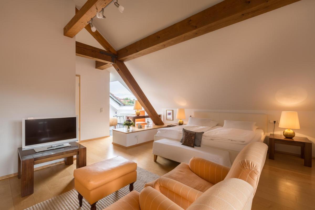 Hotel Restaurant Vinothek LAMM - Housity