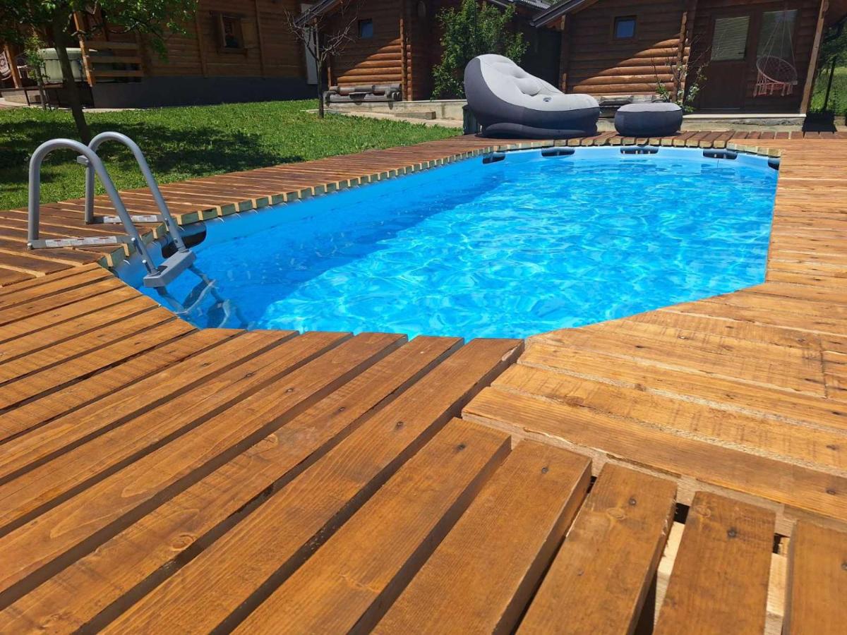 Holiday cottages with pool - Housity