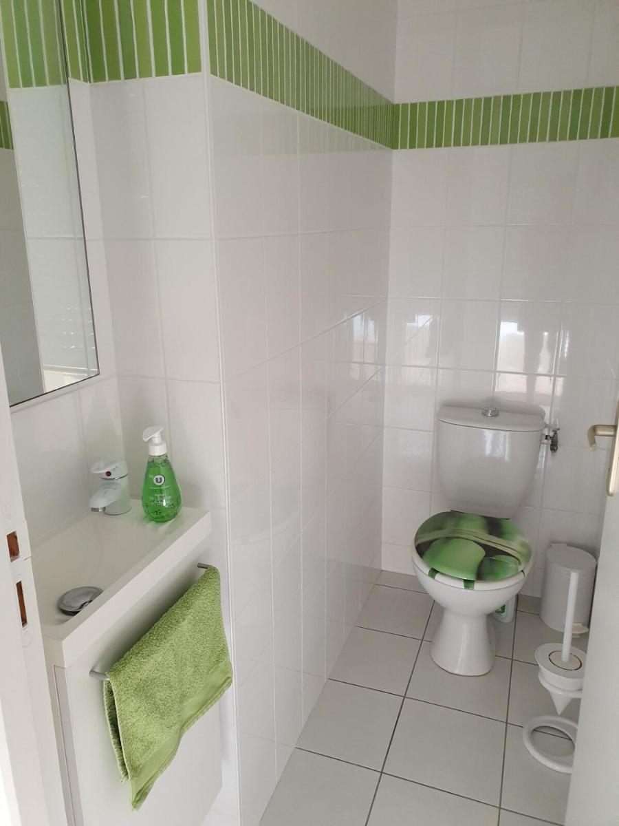 A La Topaze #Gîte calme #3 pers #Piscine privée #Cholet #Wifi haut débit #Préau #Cholet #Parc japonais #Puy du F ou - Housity
