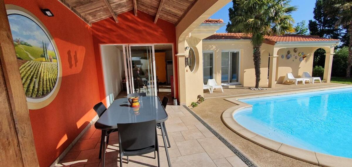 A La Topaze #Gîte calme #3 pers #Piscine privée #Cholet #Wifi haut débit #Préau #Cholet #Parc japonais #Puy du F ou - Housity