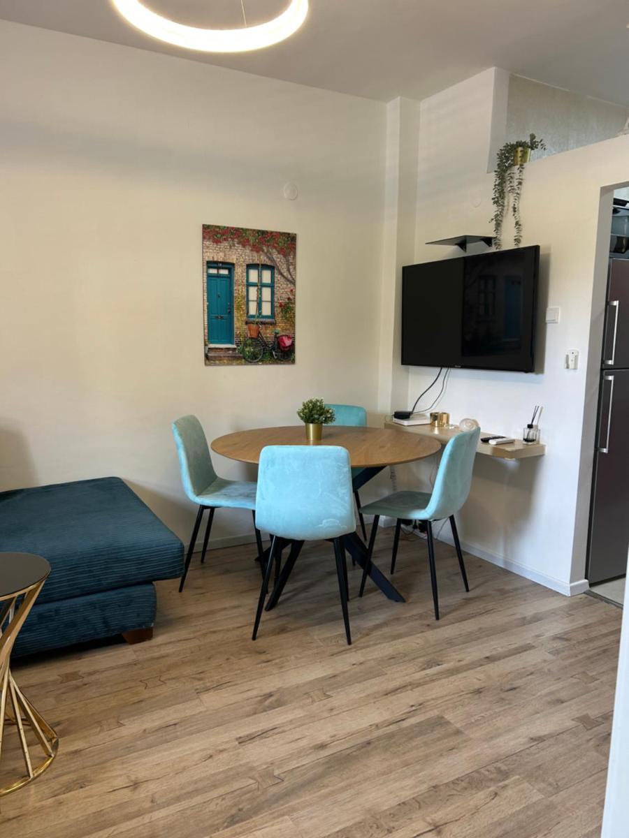 2 Bedrooms Apartment " Marcheliz " in Bat-yam - Housity