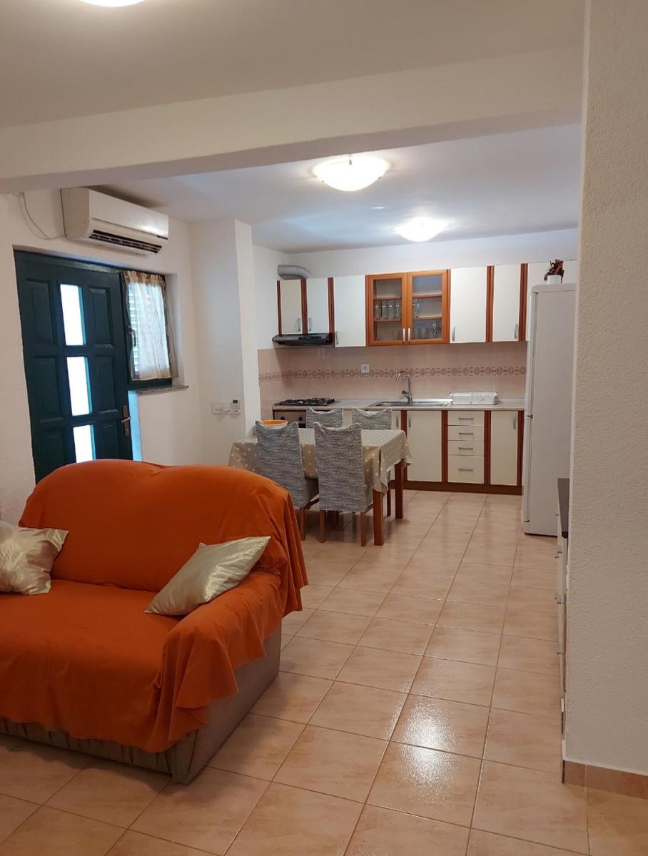 Apartments Jeličić - Housity