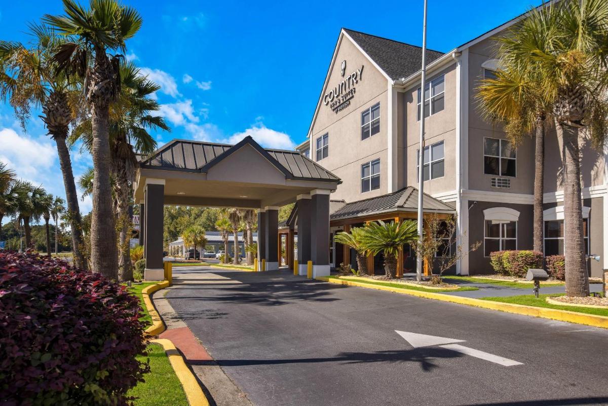 Country Inn & Suites by Radisson, Hinesville, GA - Housity