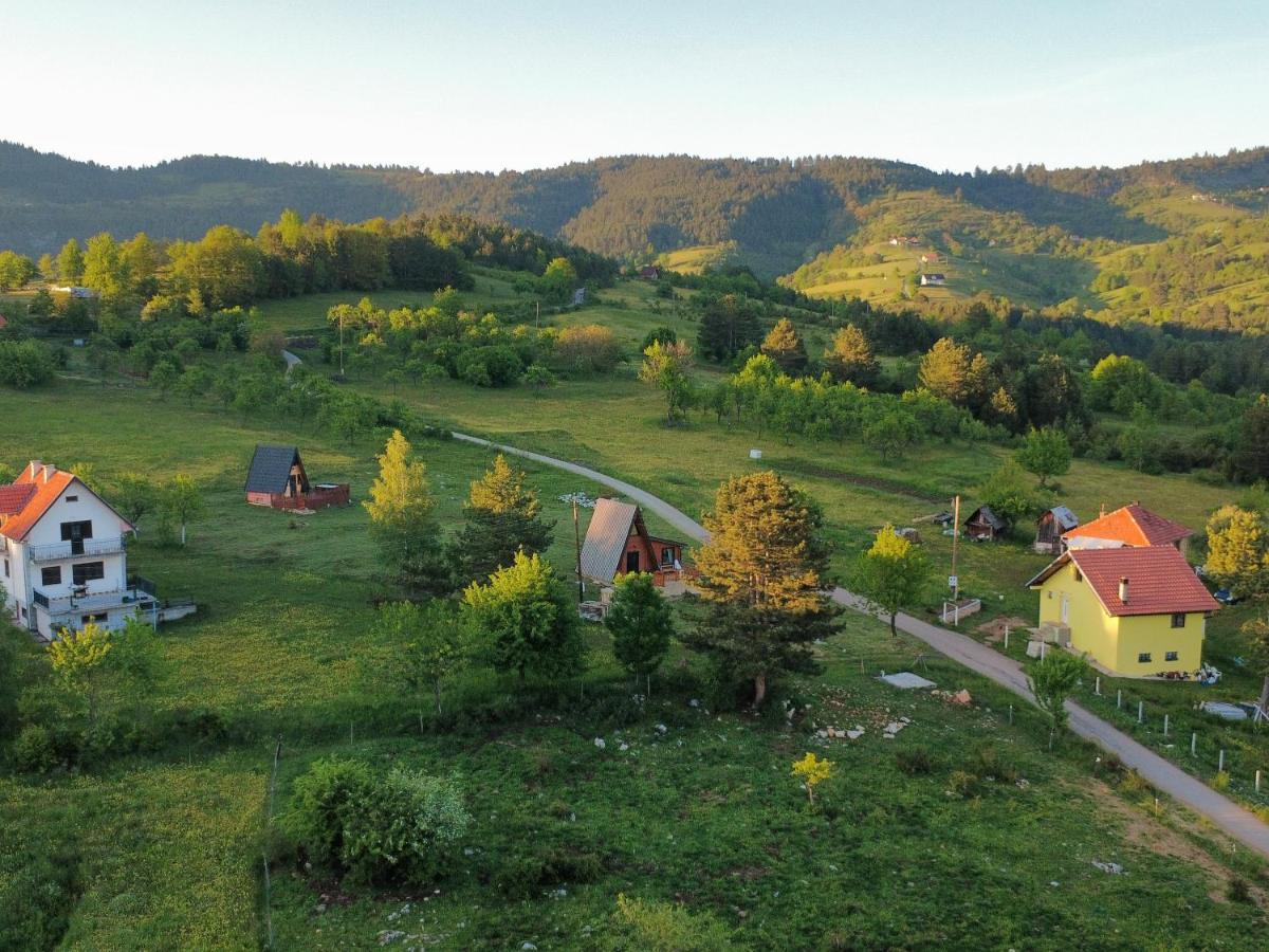 AA Pine vikendica za izdavanje u srcu Zapadne Srbije - Housity