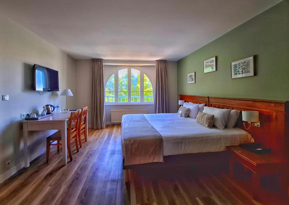 Un ou plusieurs lits dans un hébergement de l'établissement Hotel Restaurant Spa du Tumulus Carnac