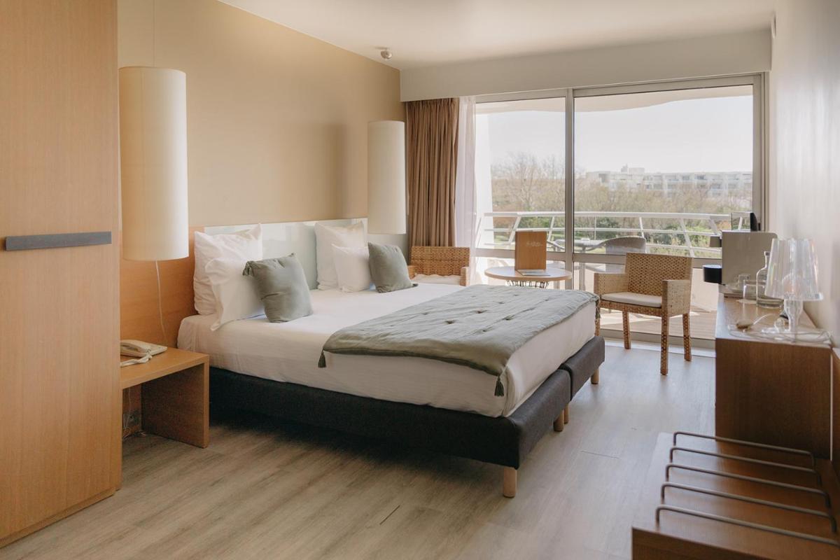 Un ou plusieurs lits dans un hébergement de l'établissement Hôtel Les Corallines - Thalasso & Resort