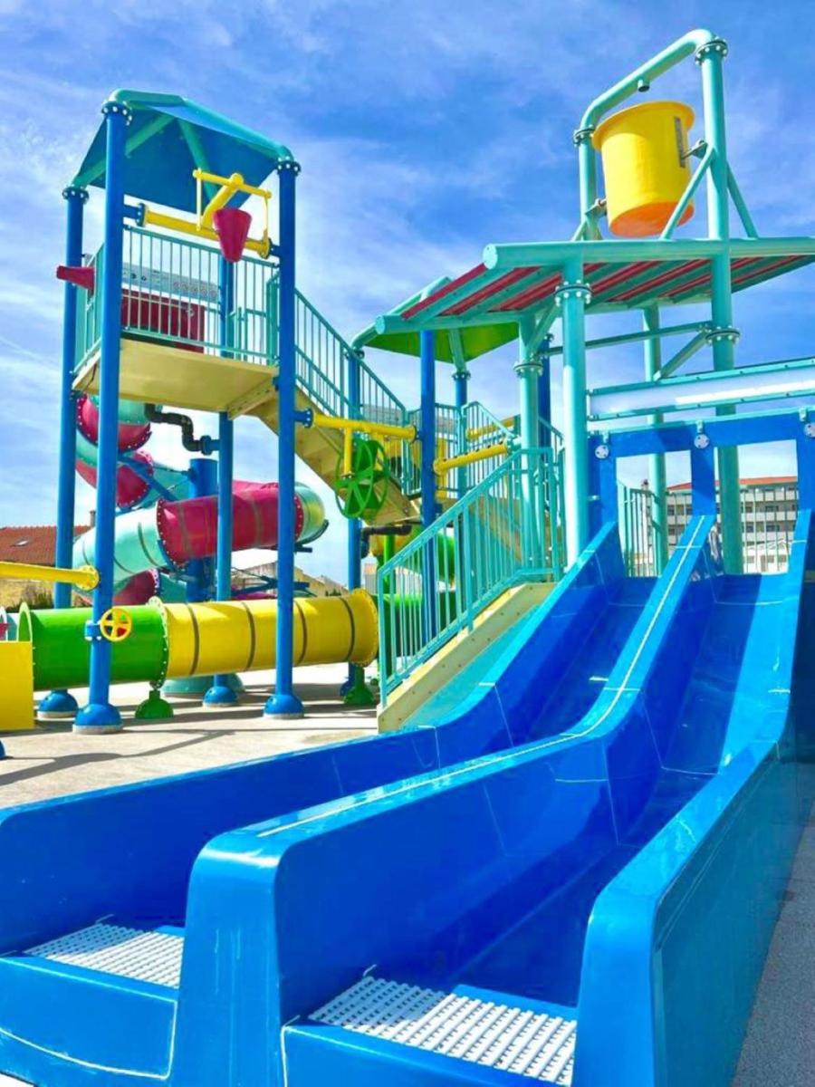 A área de jogos para crianças em Hotel Cristal Vieira Praia & SPA