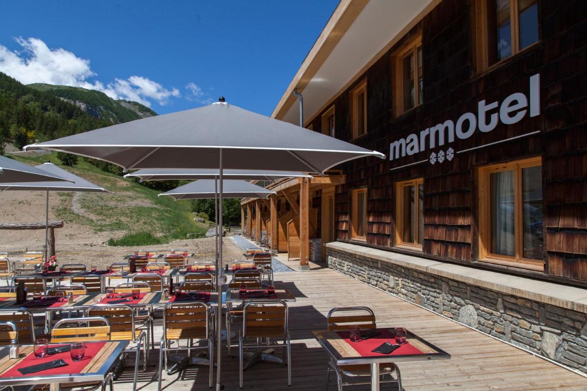 Vue générale sur la montagne ou vue sur la montagne depuis l'hôtel