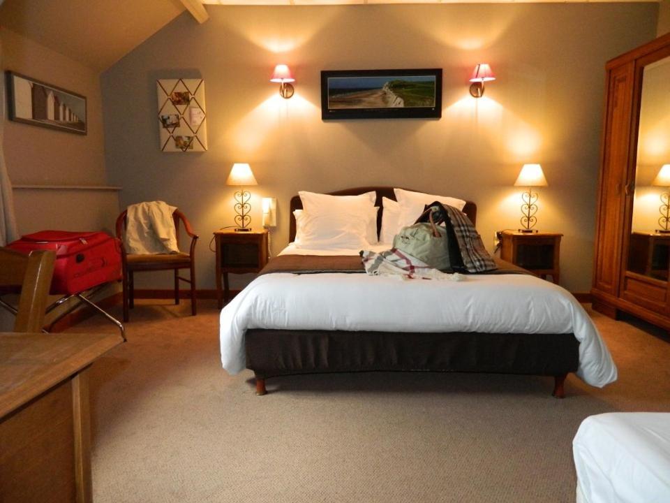 LOGIS - Auberge Du Colombier - Housity