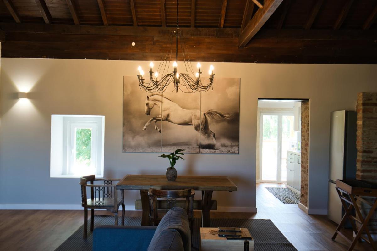 Uma área de estar em Sorraia Hotel Rural