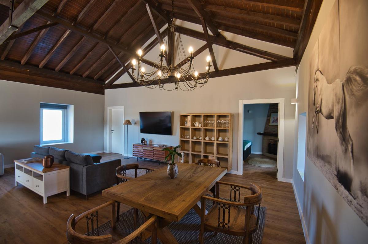 Uma área de estar em Sorraia Hotel Rural