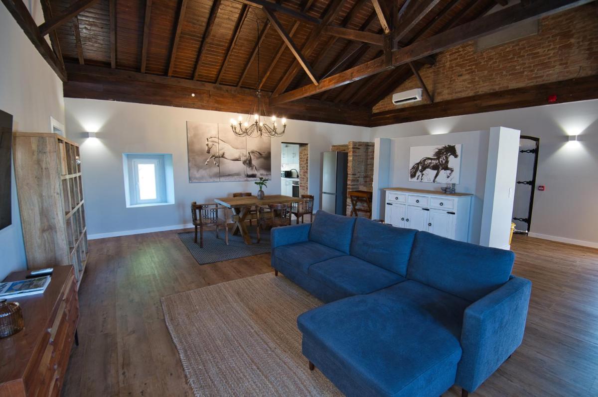 Uma área de estar em Sorraia Hotel Rural