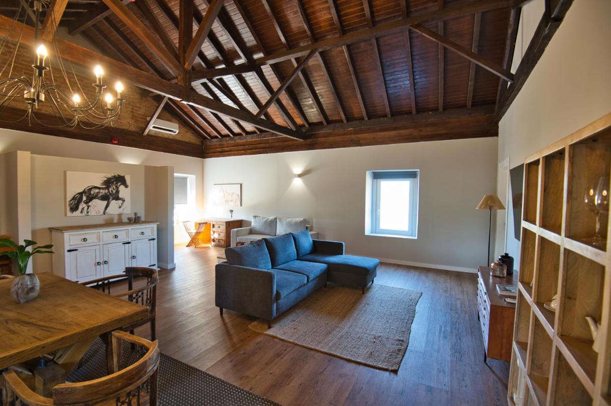 Uma área de estar em Sorraia Hotel Rural