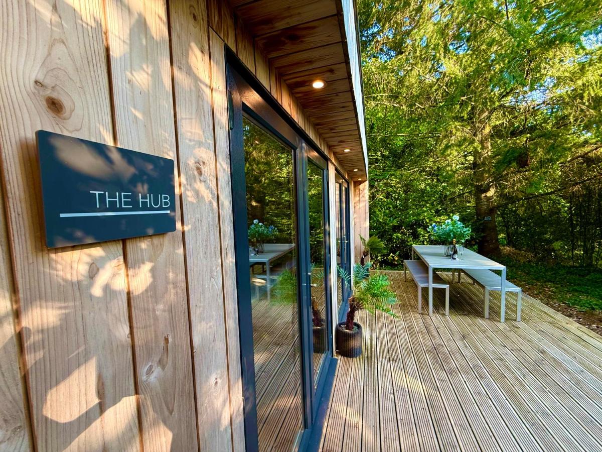 Sunridge Fishing Lodge with Hot Tub & Giant Cinema - Housity