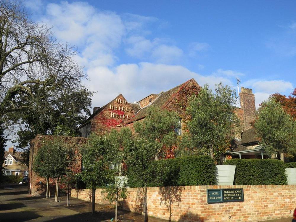 The Old Bridge - Housity