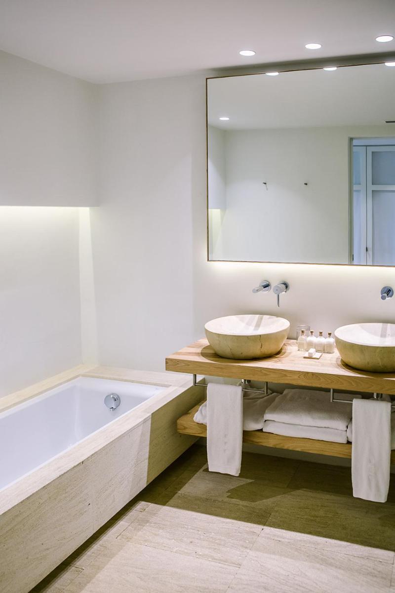 Un baño de Torralbenc, a Small Luxury Hotel of the World
