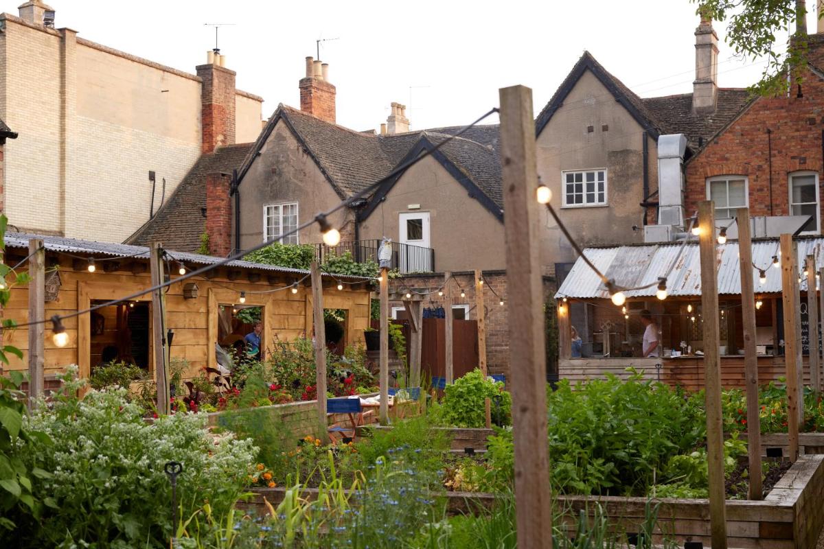 The Bull And Swan - Housity