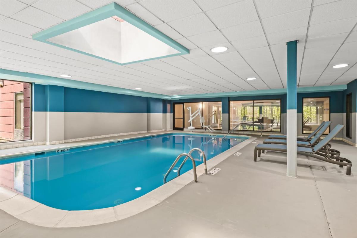 Hampton Inn Elkton - Housity