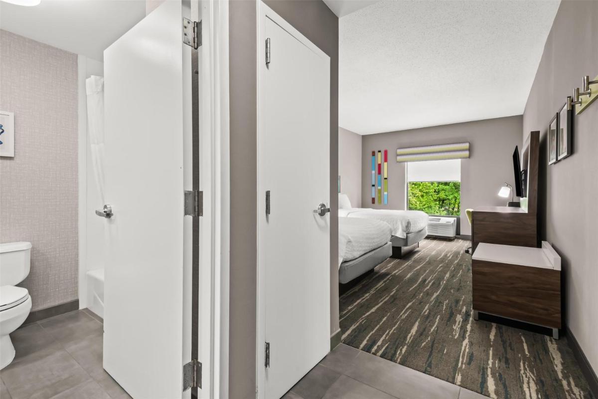 Hampton Inn Elkton - Housity