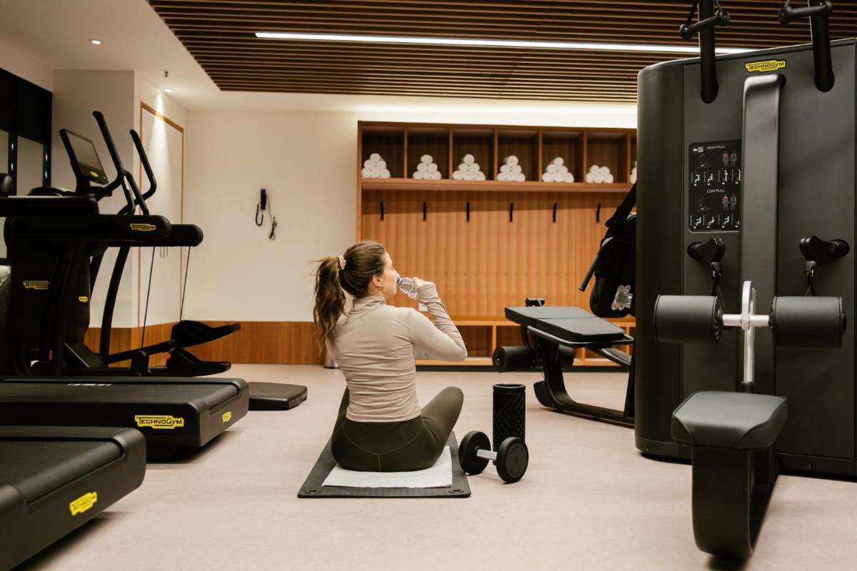 Das Fitnesscenter und/oder die Fitnesseinrichtungen in der Unterkunft Kimpton Main Frankfurt by IHG