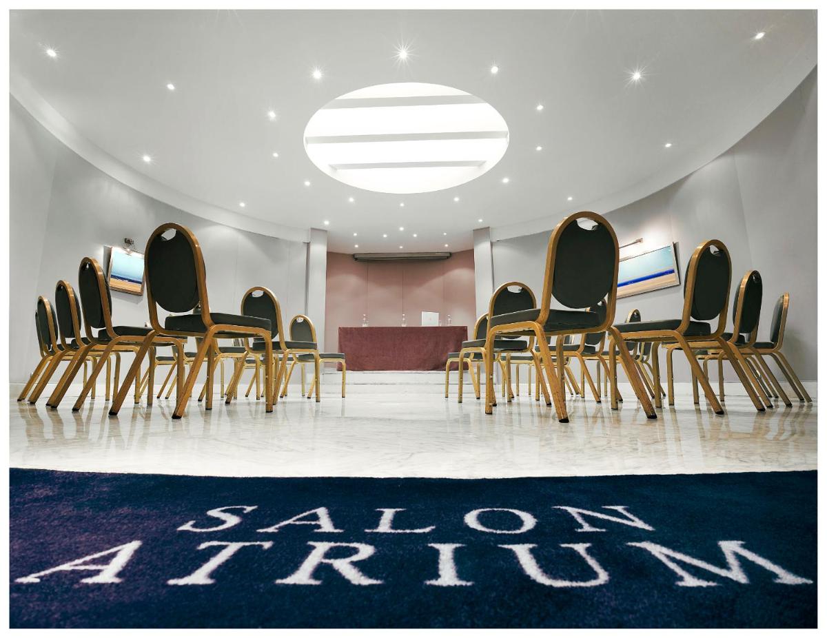 Restaurant ou autre lieu de restauration dans l'établissement Splendid Hotel & Spa Nice