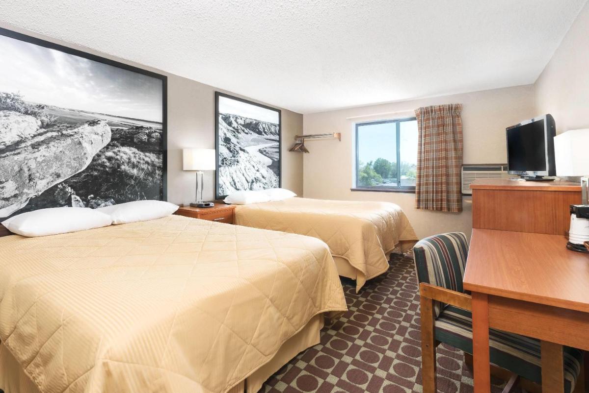 Super 8 by Wyndham Miles City - Housity