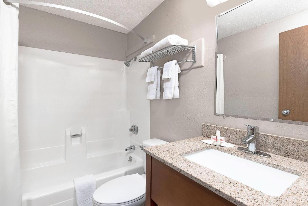 Super 8 by Wyndham Miles City - Housity