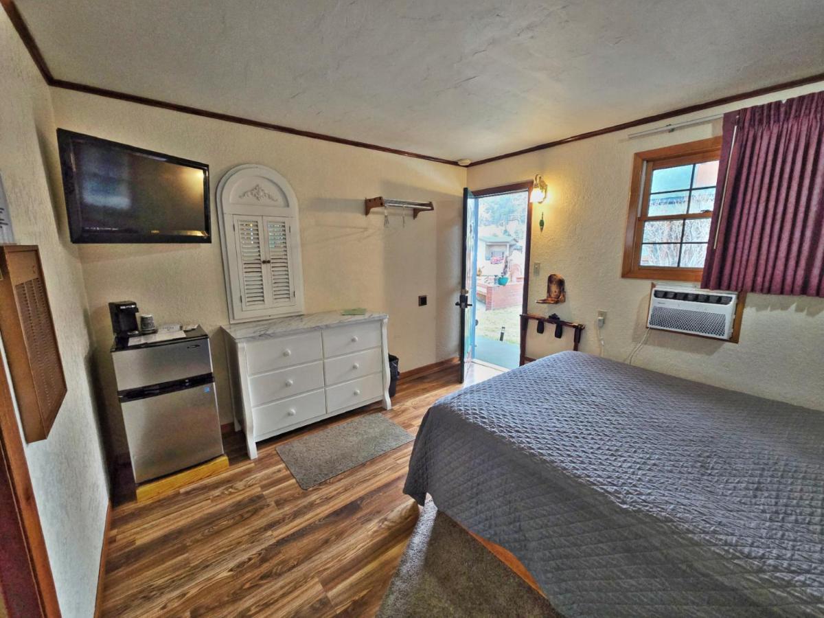 Cedar Wood Inn - Housity