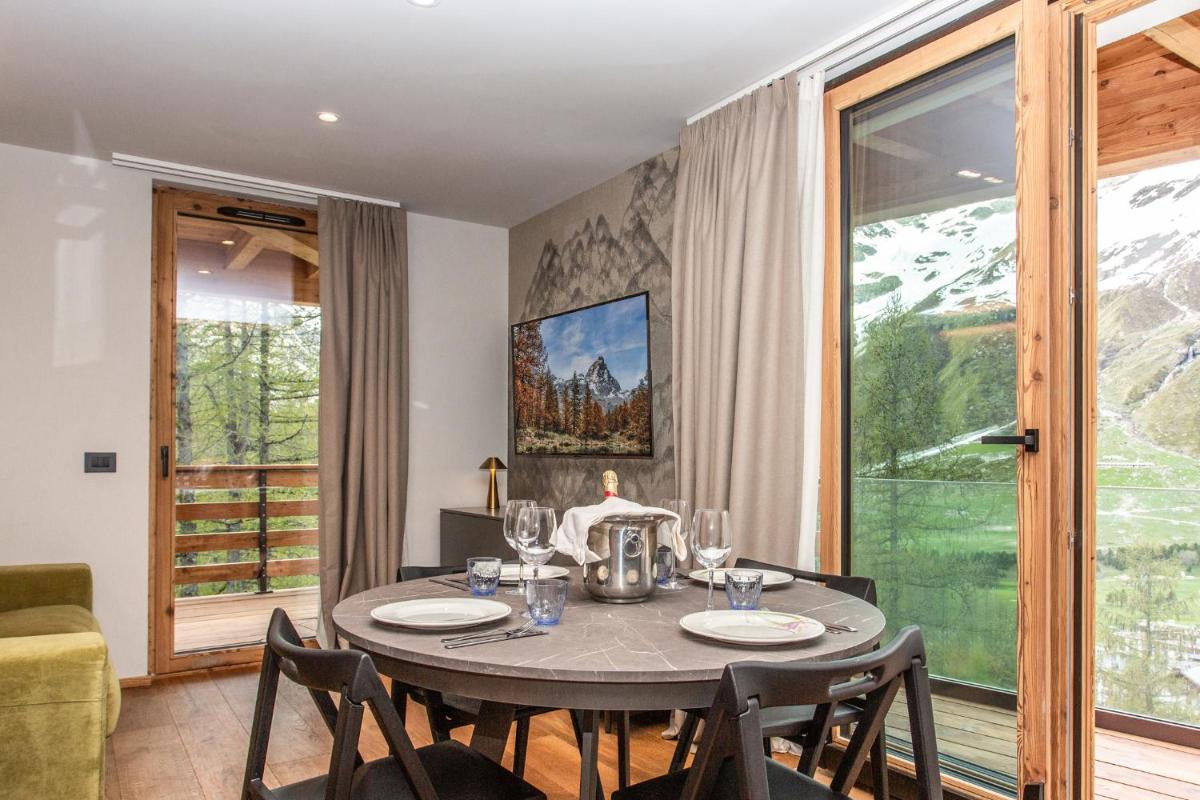 FLORA ALPINA EXPERIENCE - "Ski-to-Door" Brand New Chalet Apartments with Indoor Garage and Mountain View - Housity