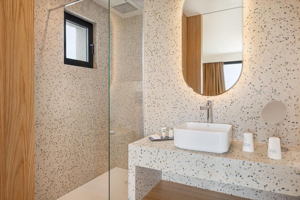 Salle de bains dans l'établissement Grand Hotel Du Golfe - Spa & Restaurant