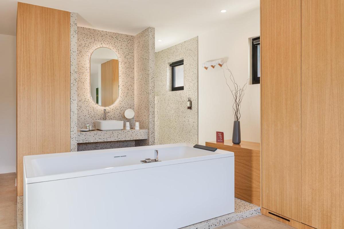 Salle de bains dans l'établissement Grand Hotel Du Golfe - Spa & Restaurant