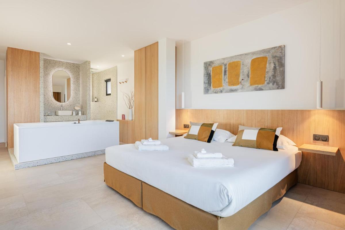 Un ou plusieurs lits dans un hébergement de l'établissement Grand Hotel Du Golfe - Spa & Restaurant