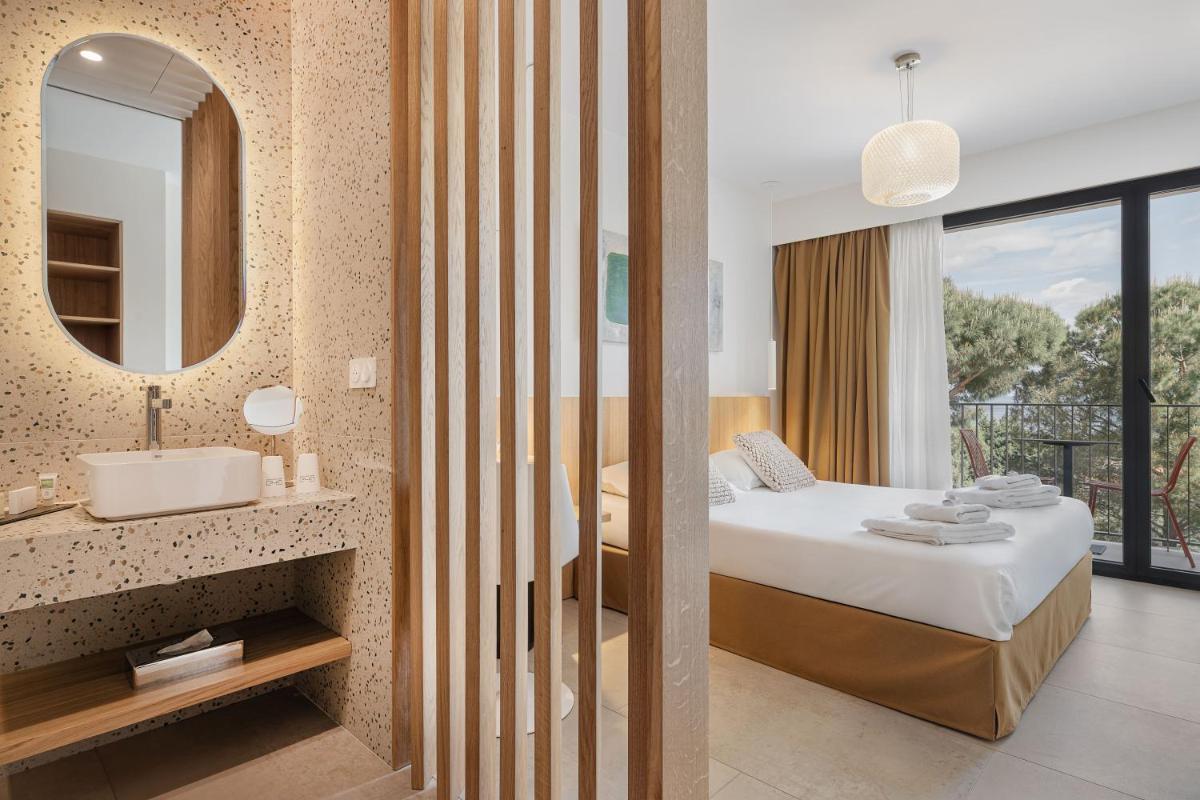 Un ou plusieurs lits dans un hébergement de l'établissement Grand Hotel Du Golfe - Spa & Restaurant