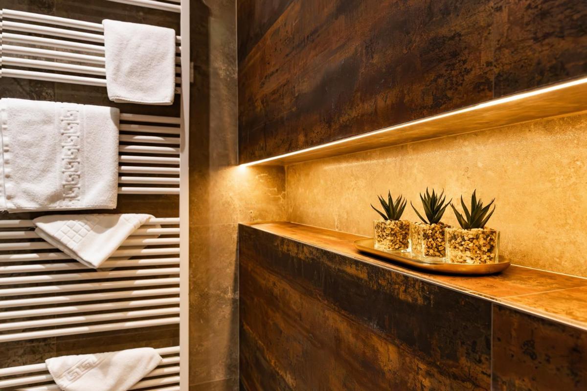 Hotel AmaDeus - Housity