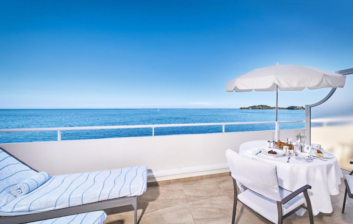Vue générale sur la mer ou vue sur la mer prise depuis l'hôtel