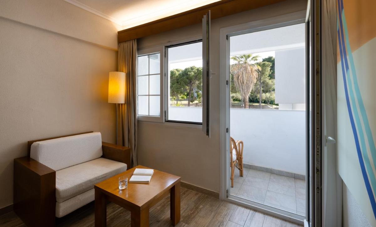 Alexander the Great Beach Hotel - Housity