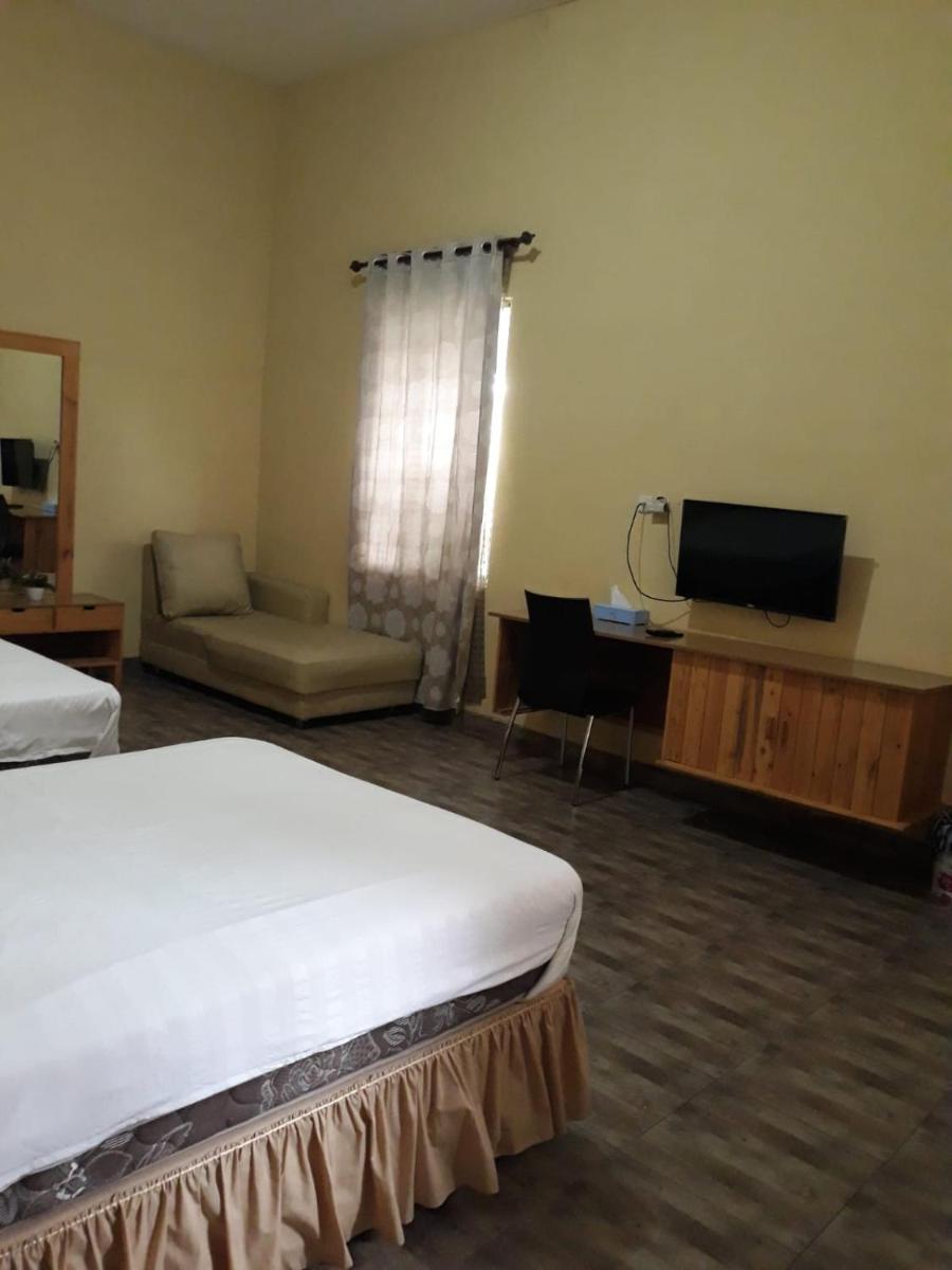 Hotel Semilir Syariah Sampang - Housity