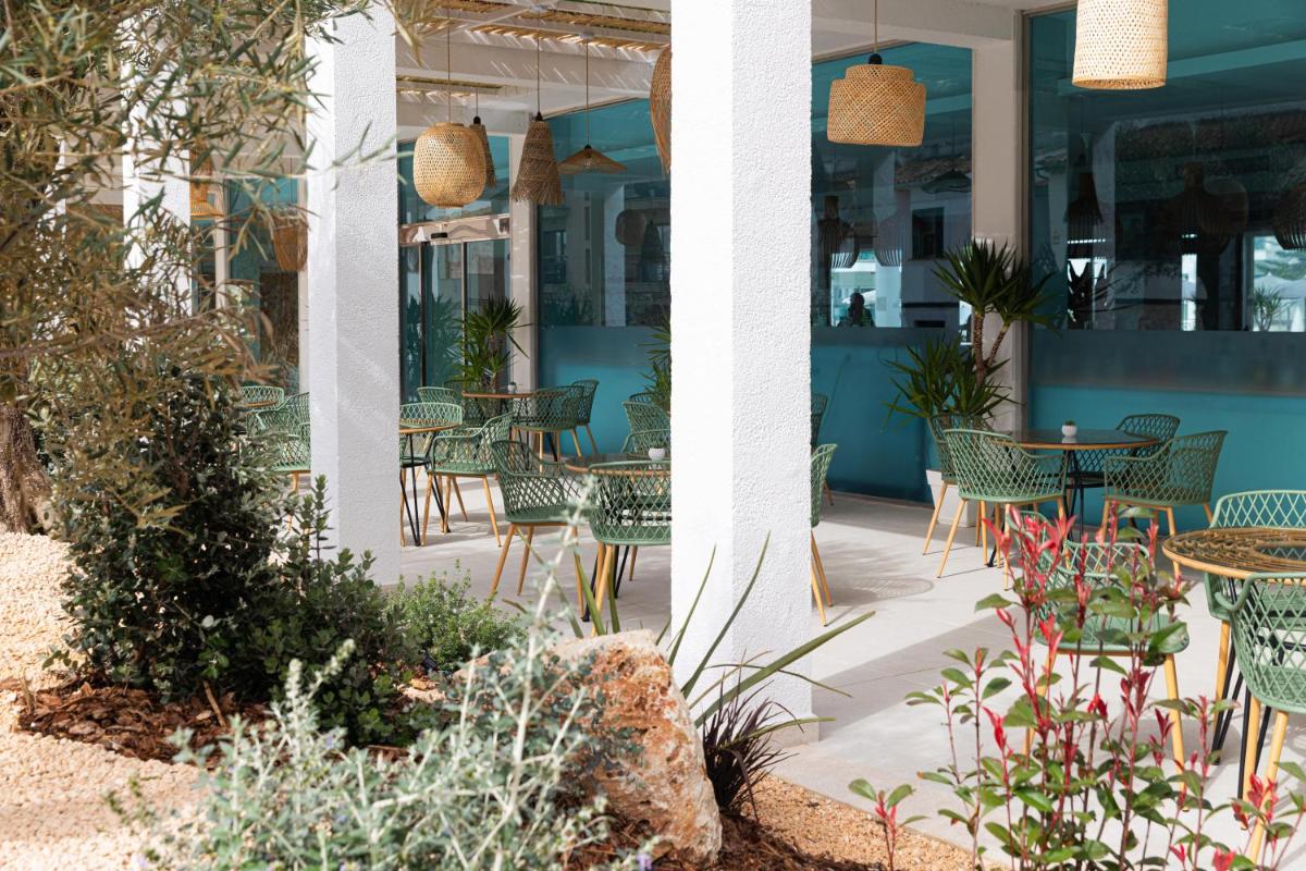 Un restaurante o sitio para comer en MarSenses Puerto Pollensa Hotel & Spa Adults Only