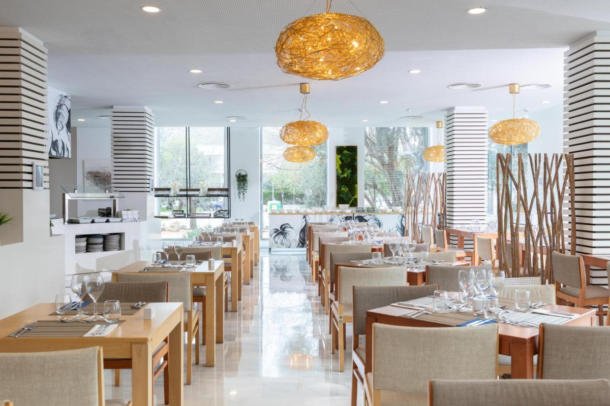 Un restaurante o sitio para comer en MarSenses Puerto Pollensa Hotel & Spa Adults Only