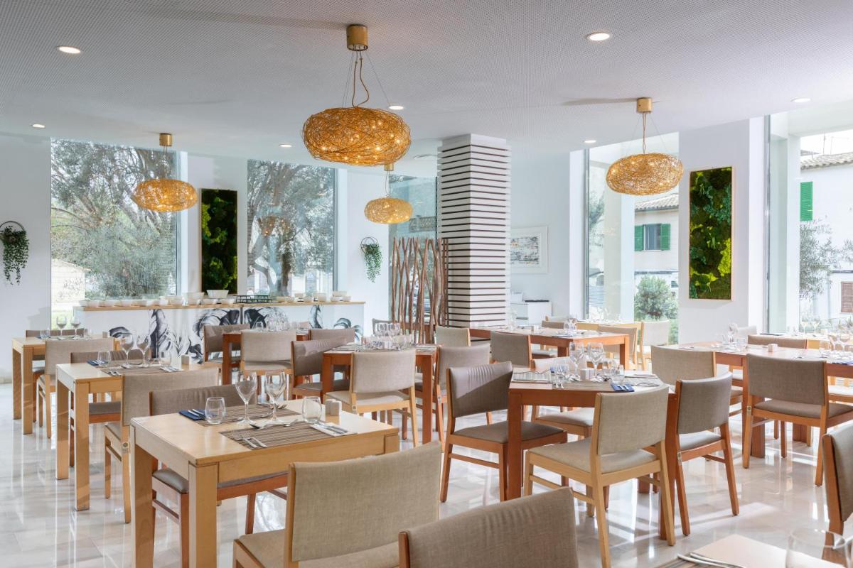 Un restaurante o sitio para comer en MarSenses Puerto Pollensa Hotel & Spa Adults Only