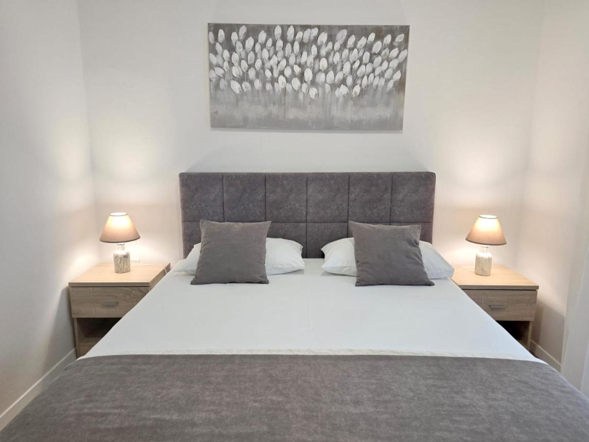 Apartments Miovic - Housity