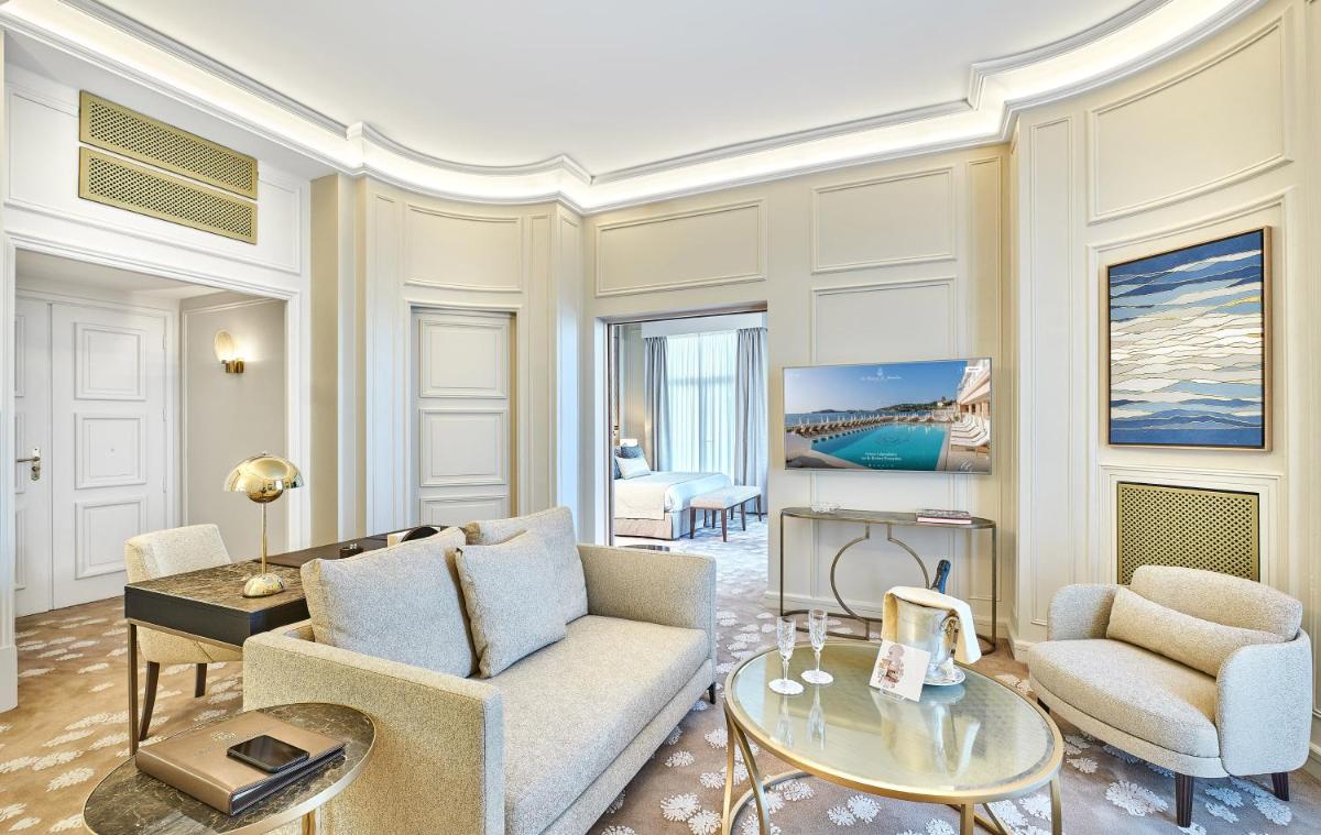 Coin salon dans l'établissement La Réserve de Beaulieu