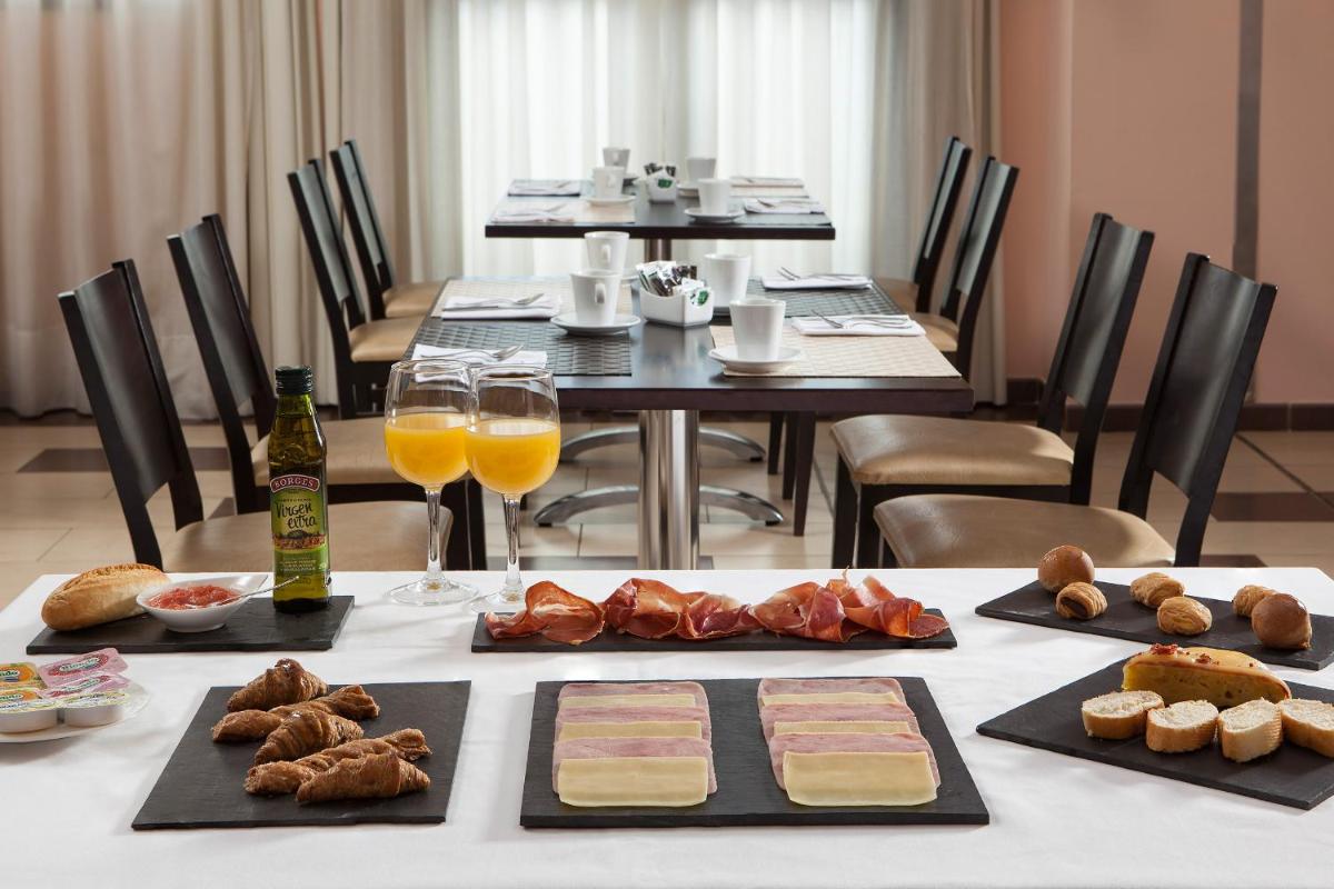 Hotel Naval Sestao - Housity