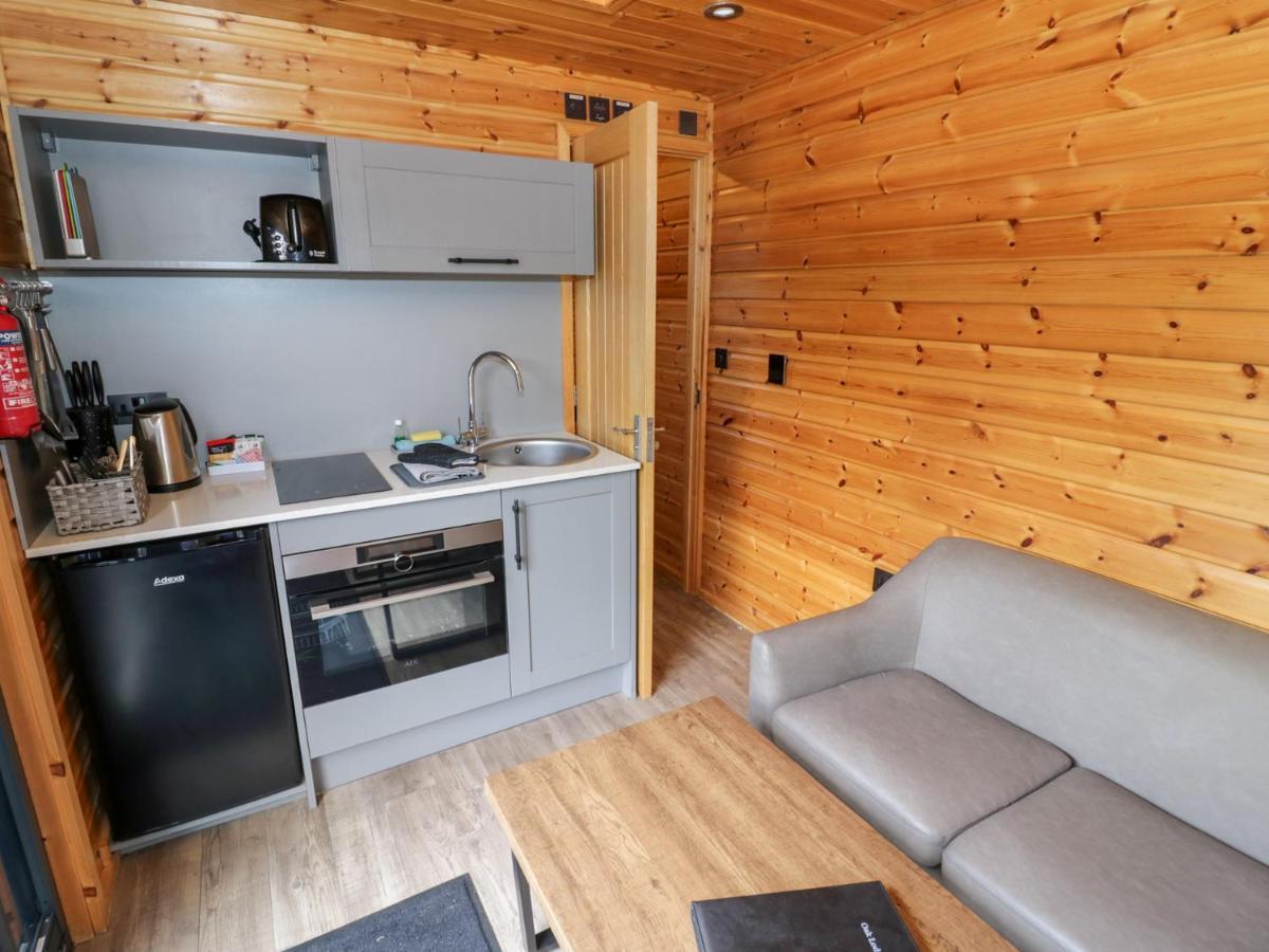 Oak Lodge At Bridge Lake Farm & Fishery - Housity