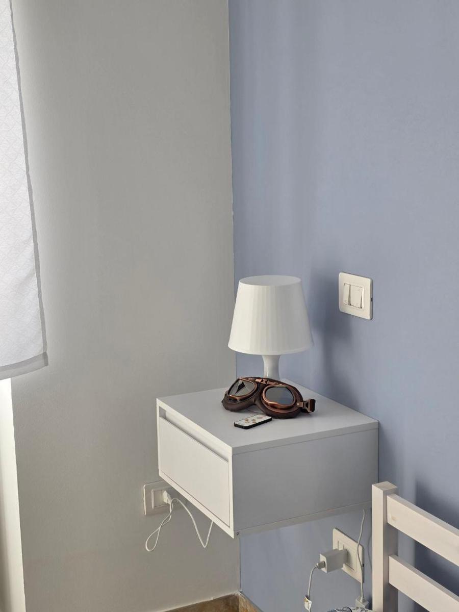 B612 bed & breakfast CAMERE ROSA VOLPE AVIATORE - Housity
