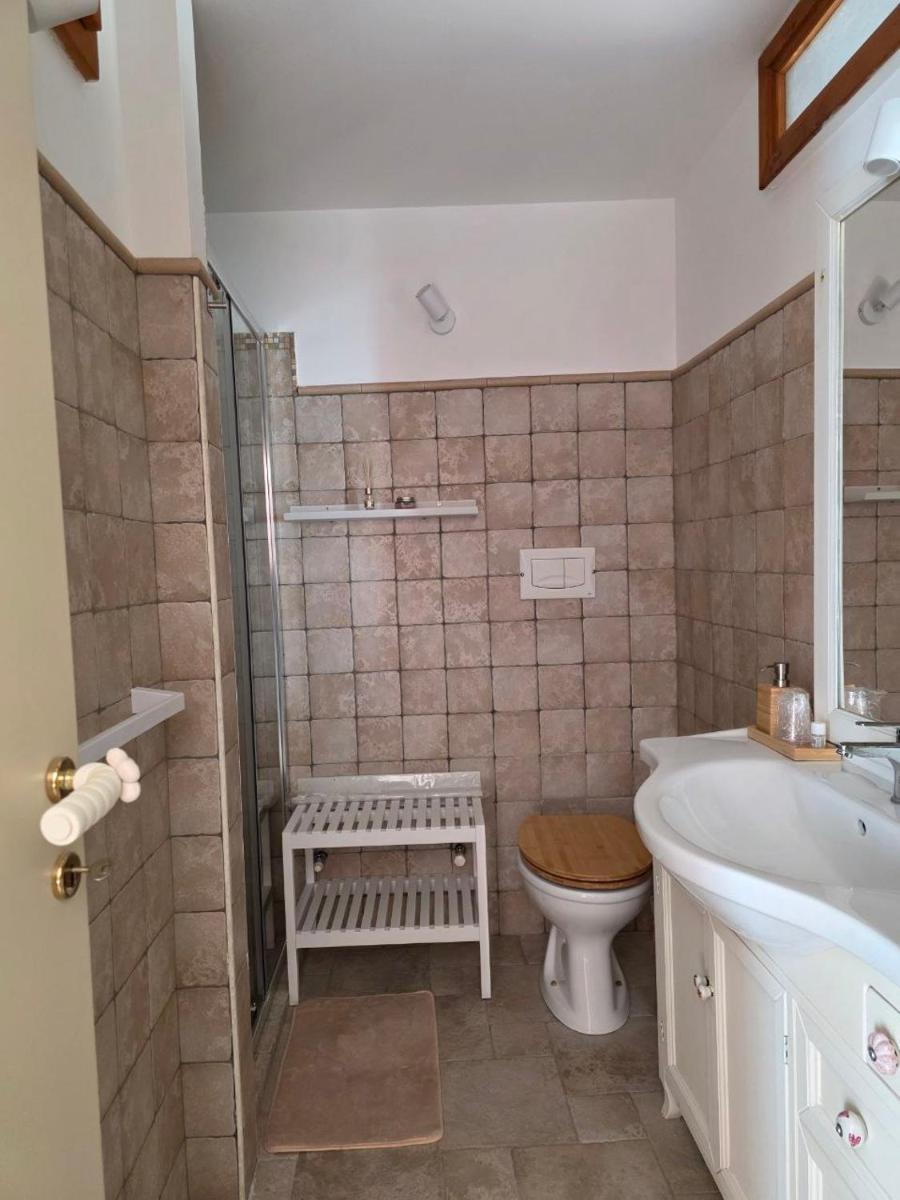 B612 bed & breakfast CAMERE ROSA VOLPE AVIATORE - Housity
