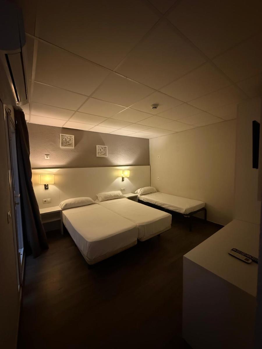 Hostal B and B Benidorm - Housity
