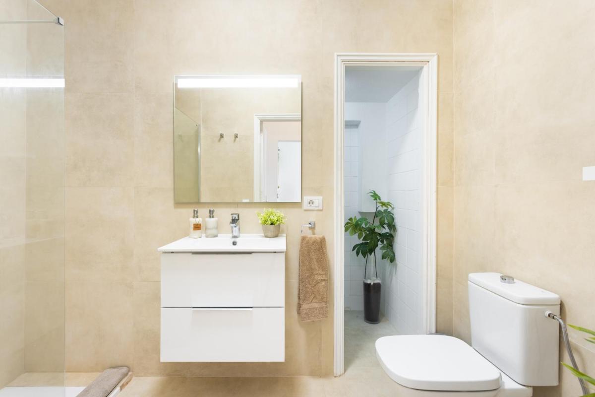 Frontline Beach Apartment - Housity