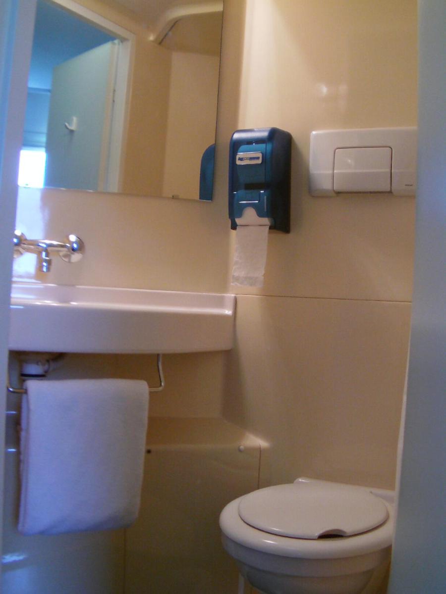 HotelF1 Bourges Le Subdray - Housity